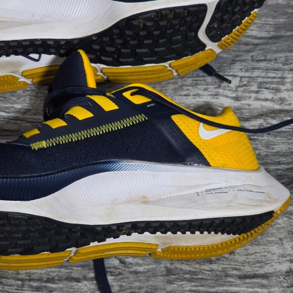 Nike Air Zoom Pegasus 38 Michigan Wolverines Navy Yellow Running Shoes M 4.5 W 6 - Picture 10 of 15